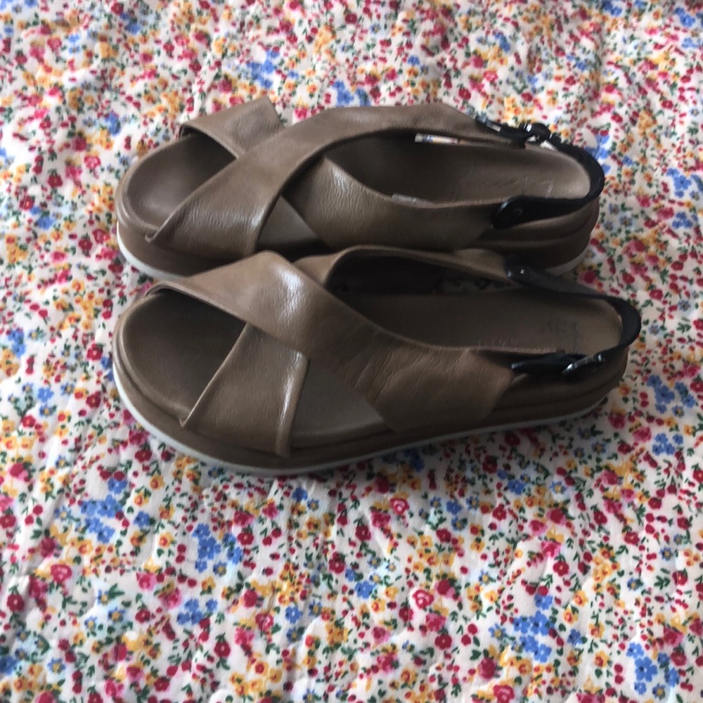 Lilimill made in Italy leather platform sandals